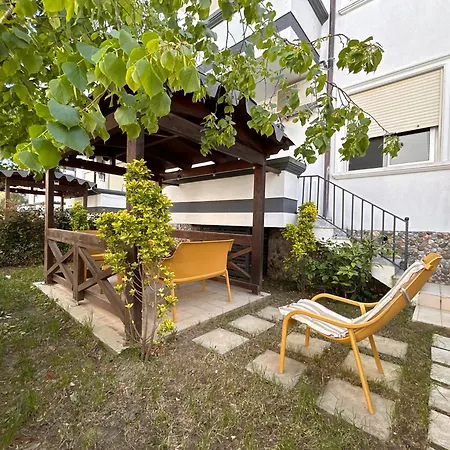 アパート Small Garden House