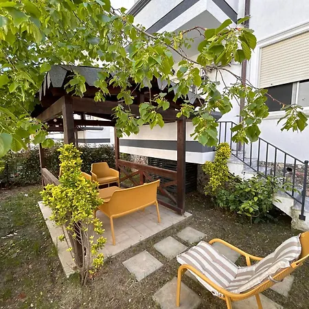 Small Garden House アパート *